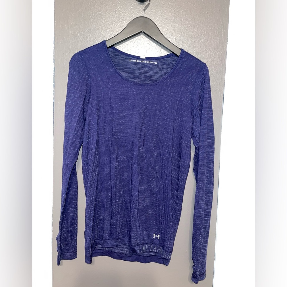 WOMENS UNDER ARMOUR SHIRT, SIZE MEDIUM, ATHLETIC WEAR